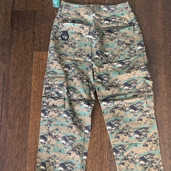 NWT Designer camo jeans - Picture 2 of 3